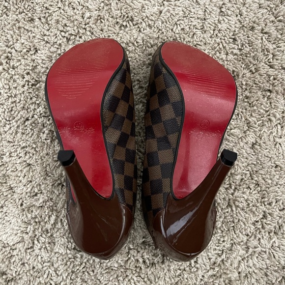 Heels - Picture 4 of 4